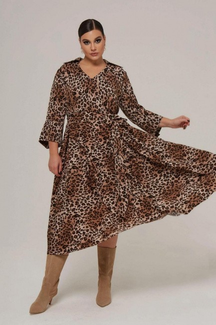 Платье А-силуэта с леопардовым принтом и расклешенной юбкой