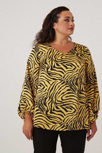 Туника  с рукавом фонарик и принтом зебра  купить онлайн в интернет-магазине одежды больших размеров для женщин 