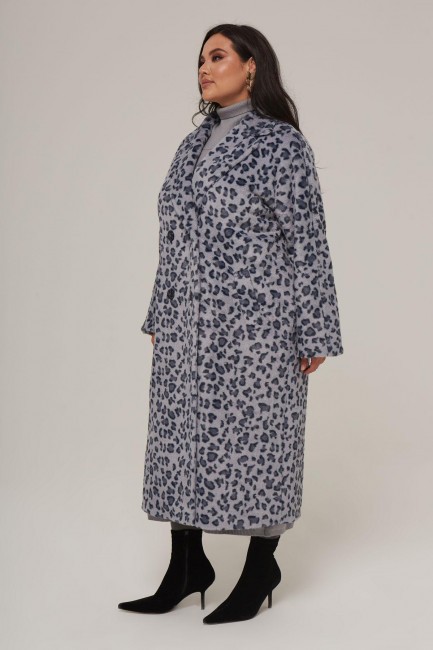 Двубортное пальто из экомеха с принтом леопард в ассортименте в магазине одежды больших размеров для женщин