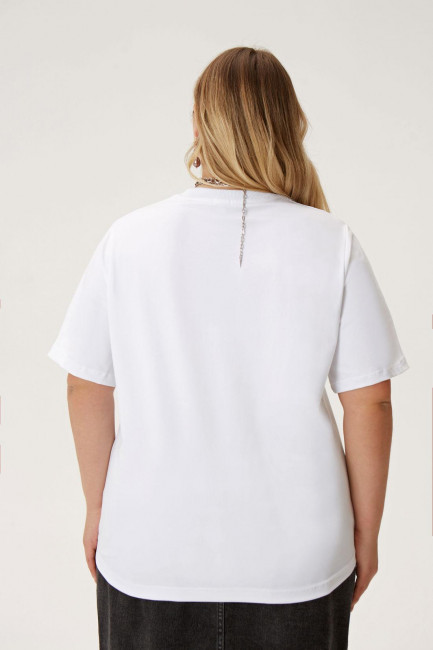Белая классическая футболка с отделкой рибана на лето купить большой размер
